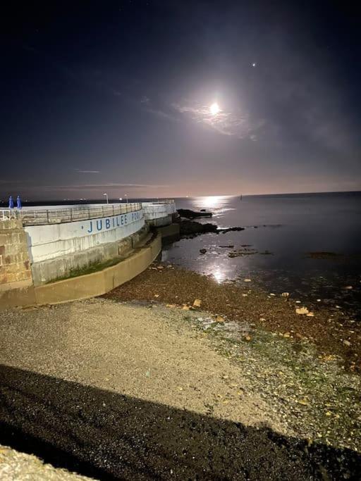 Lovely 1 Bed Flat In Victorian House 300m Seafront Apartment Penzance