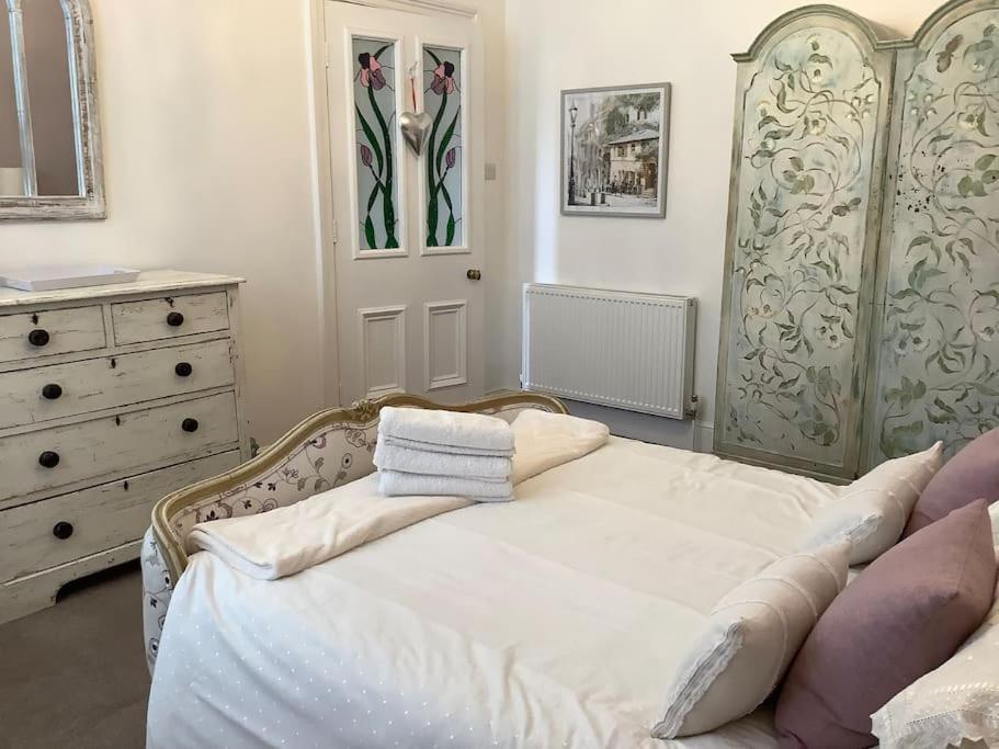 Lovely 1 Bed Flat In Victorian House 300m Seafront Penzance