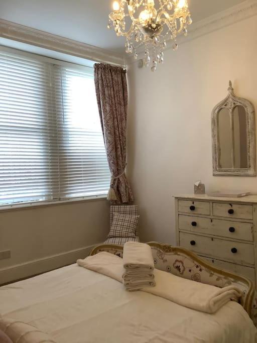 Lovely 1 Bed Flat In Victorian House 300m Seafront Apartment *